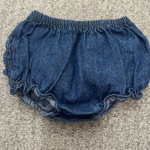 Ruffle Butts. Size 6-12M.